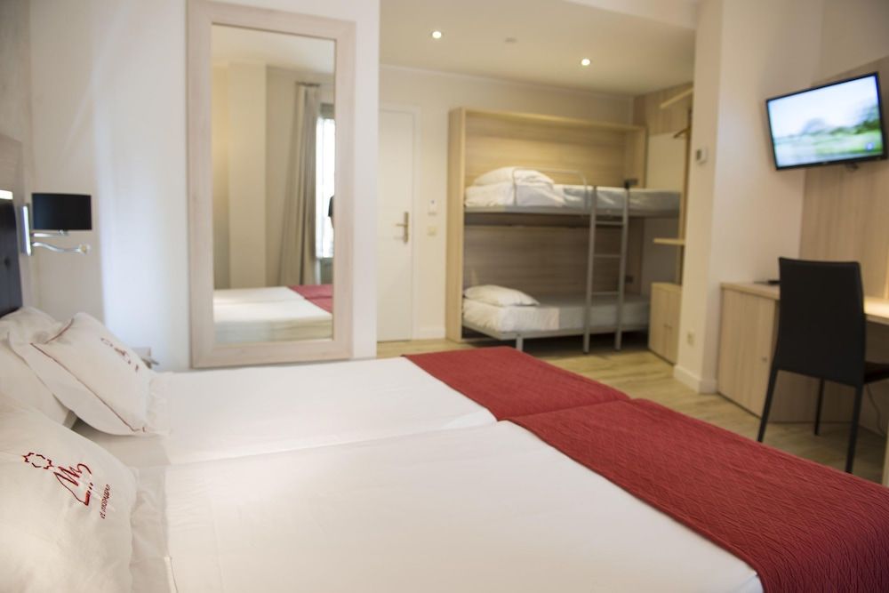 Hotel El Mudayyan Quadruple Room 3