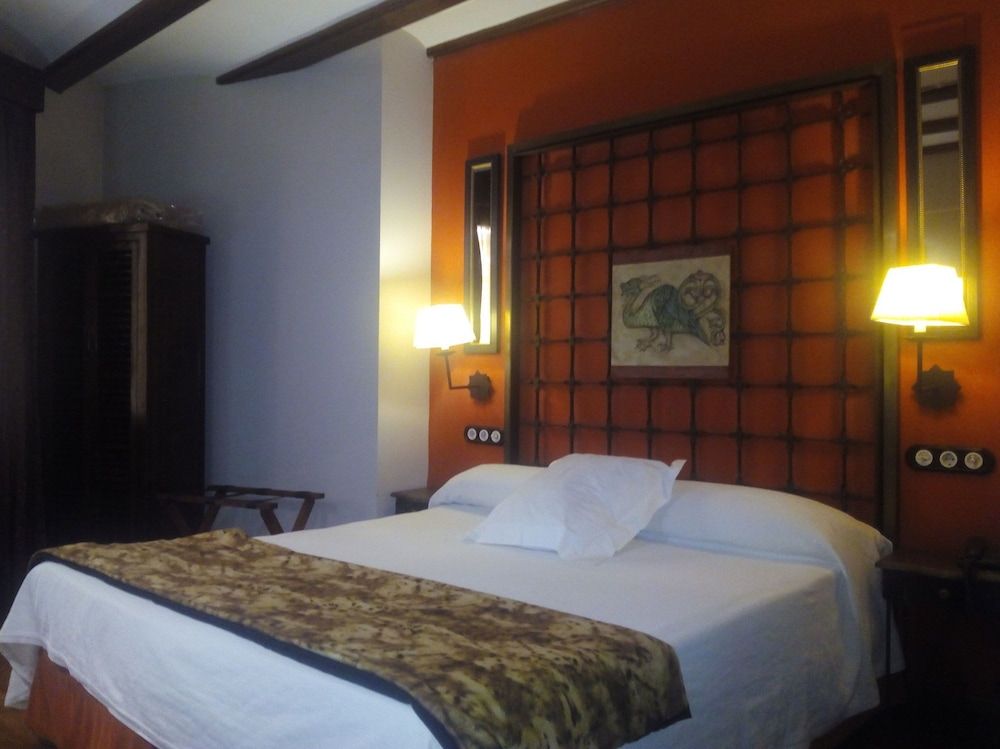 Hotel El Mudayyan Quadruple Room 8