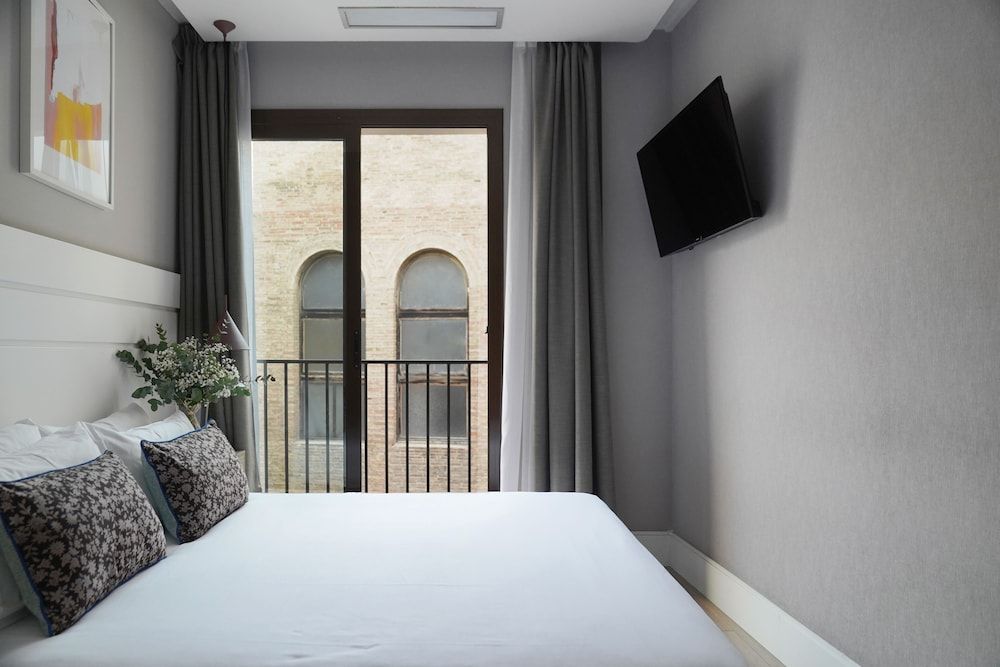 Numa Barcelona Brio Small Room 13