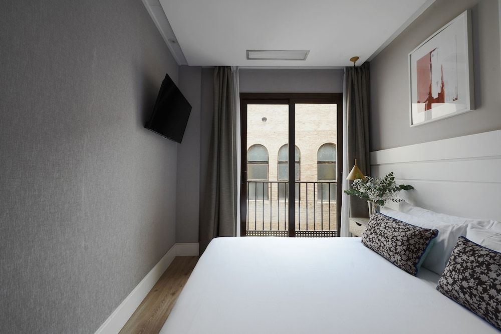 Numa Barcelona Brio Small Room 3