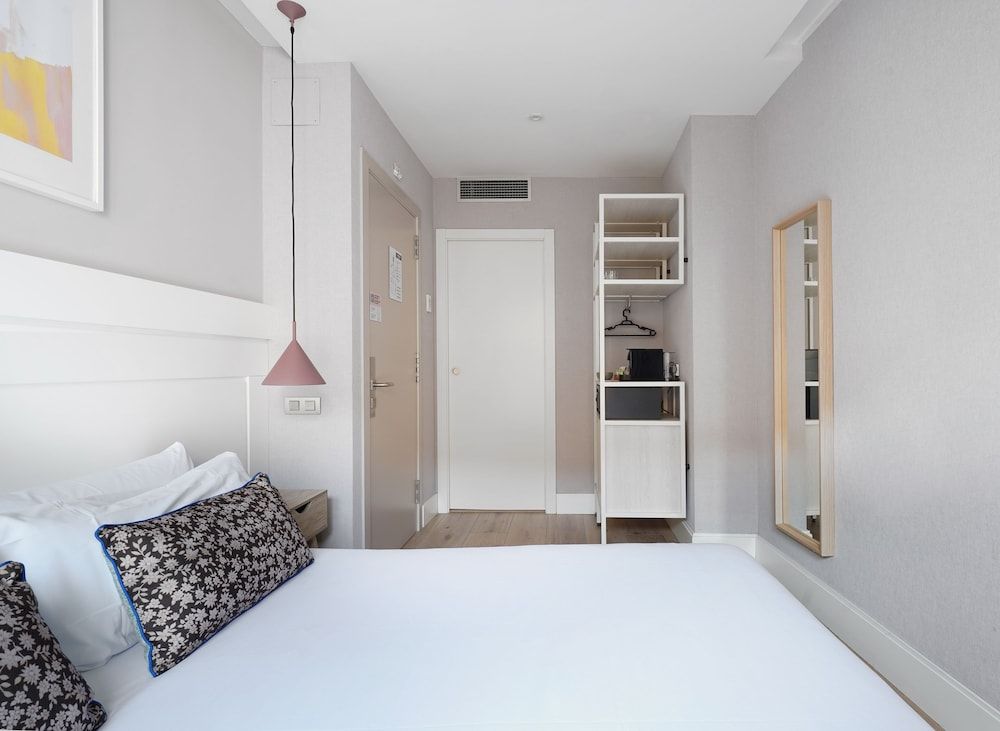 Numa Barcelona Brio Small Room 2