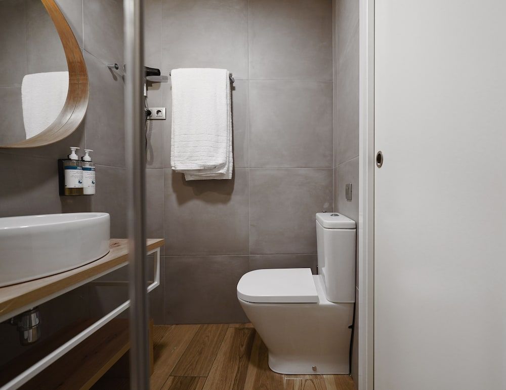 Numa Barcelona Brio Small Room, Balcony 8