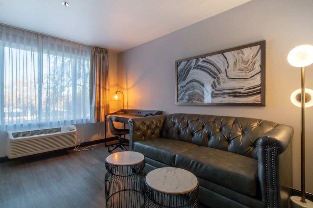 Oxford Suites Chico Two Room Family Suite 2 King 2 Bathroom Sleeper Sofa 5