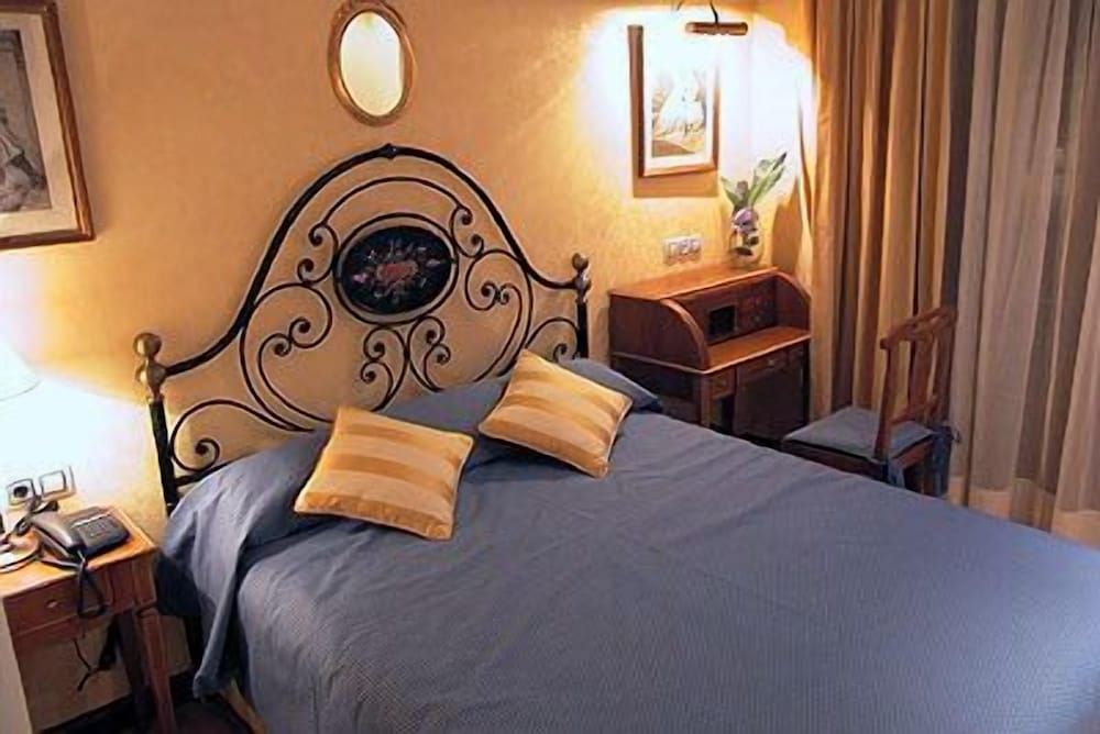 Hotel Santiago Double Room Single Use