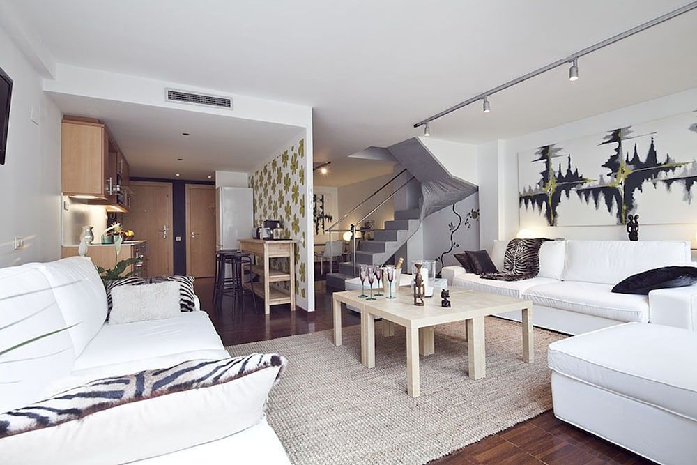 Business Duplex, 3 Bedrooms, Private Pool, Ground Floor
