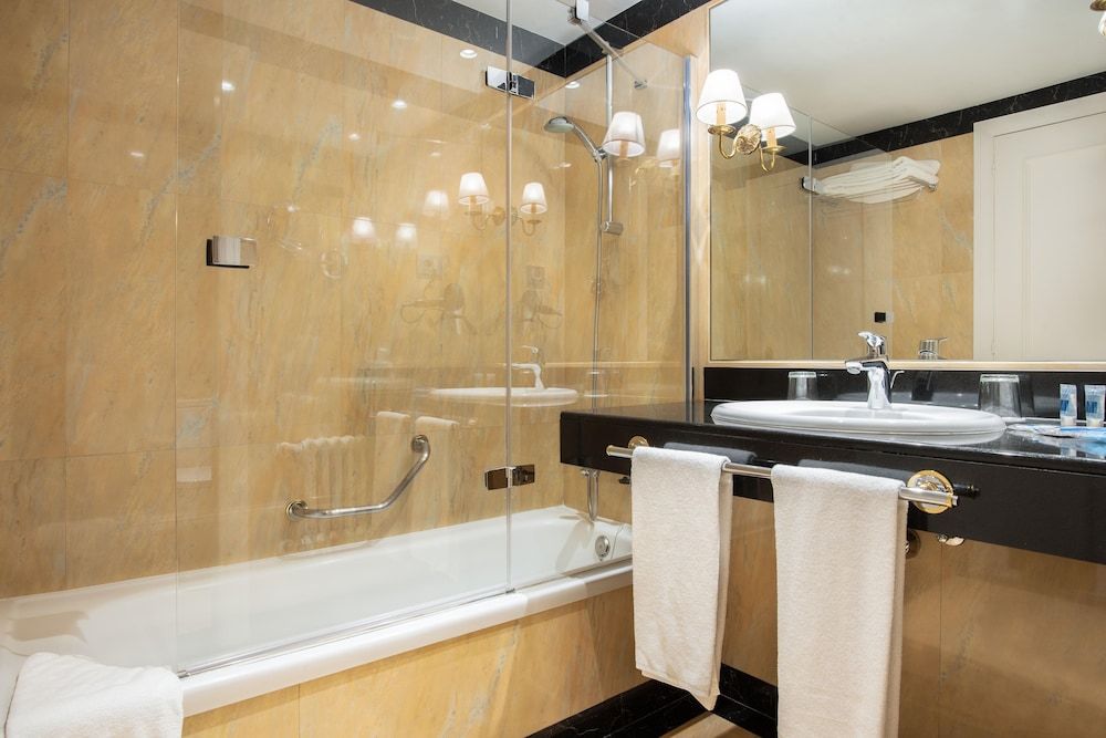 Eurostars Gran Hotel Lugo Twin Room (2 Adults + 1 Child) 10