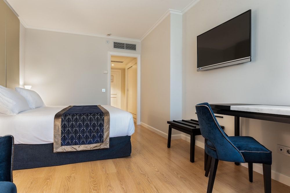 Eurostars Gran Hotel Lugo Twin Room (2 Adults + 1 Child) 4