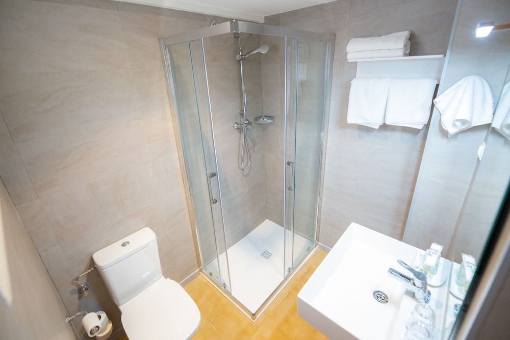 Hotel Risech Economy Double or Twin Room 12