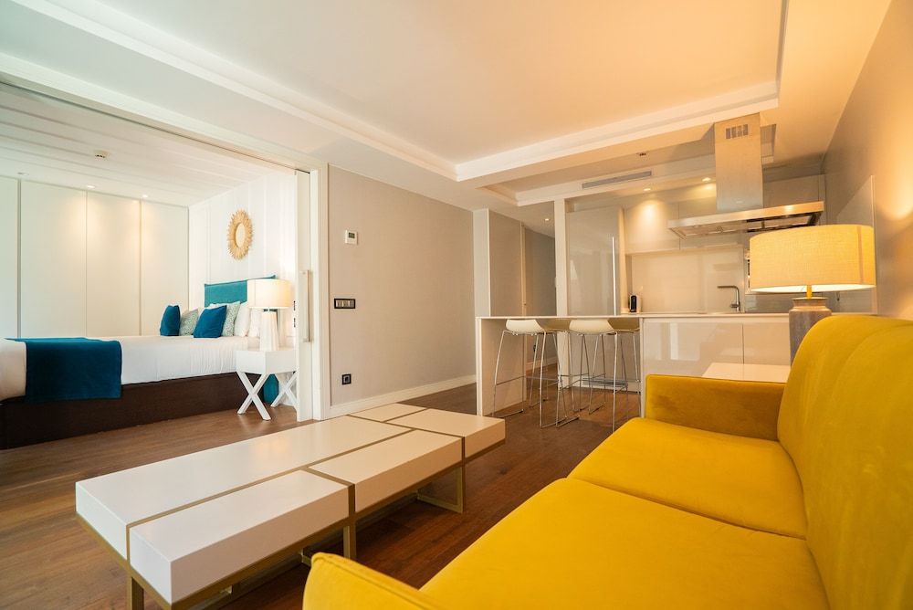 undefined SmartRental Collection Centric II