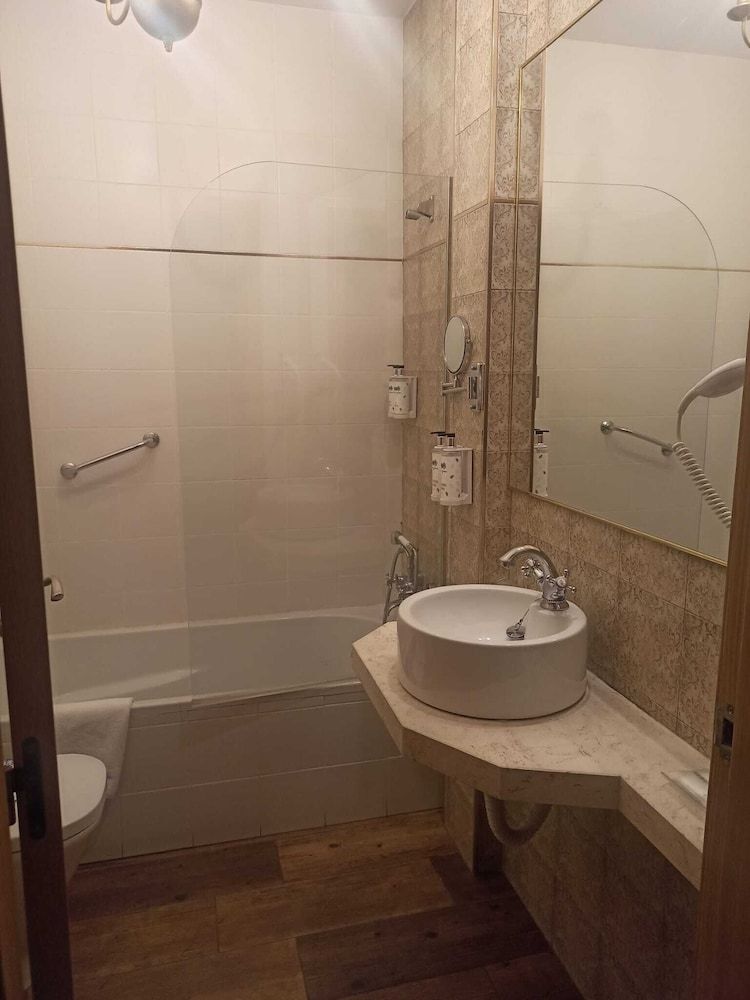 Hotel Real Segovia Family Room 2