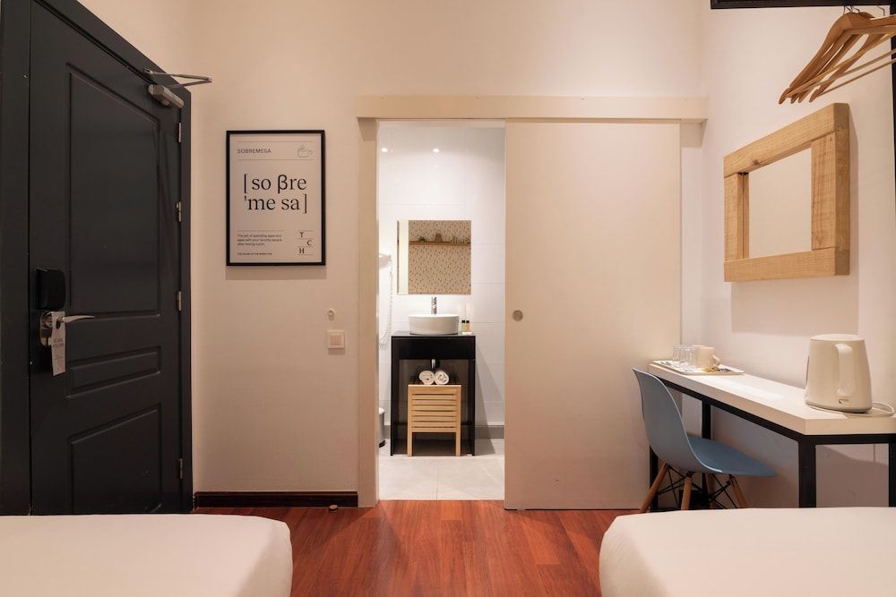 The Central House Barcelona Gracia - Hostel Twin Room, Ensuite 3