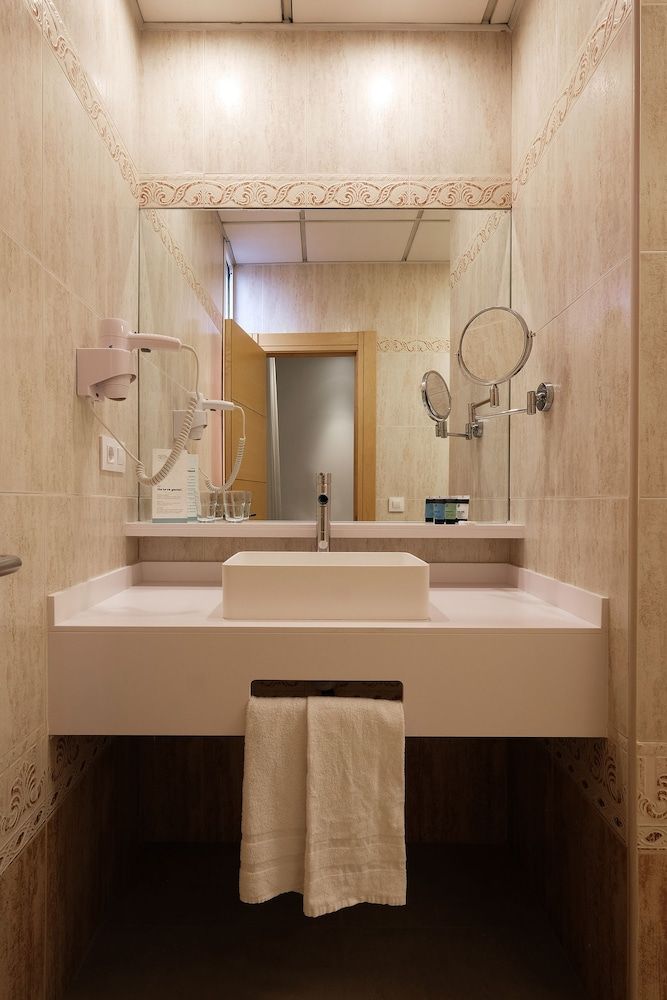 Hotel Mediterraneo Valencia Double or Twin Room 14