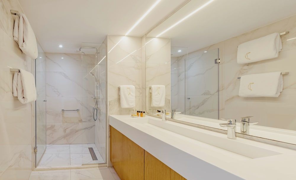 Golden Bay Beach Hotel Grand Suite, Sea View 5