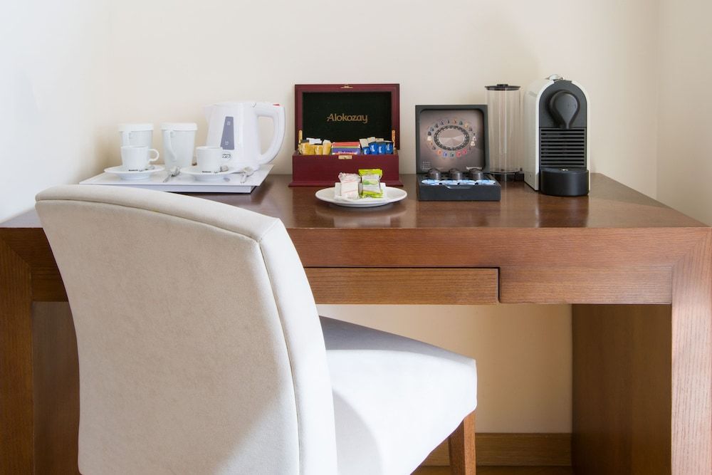 Golden Bay Beach Hotel Junior Suite, Partial Sea View 3