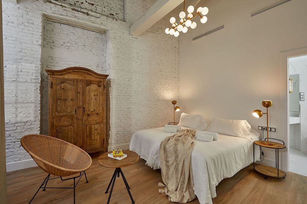 Premium Apartment (2 Bedrooms Apartment with Balcony)