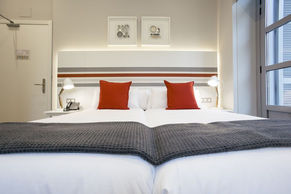 Legazpi Doce Rooms & Suites Exterior Balcony double or twin room 7