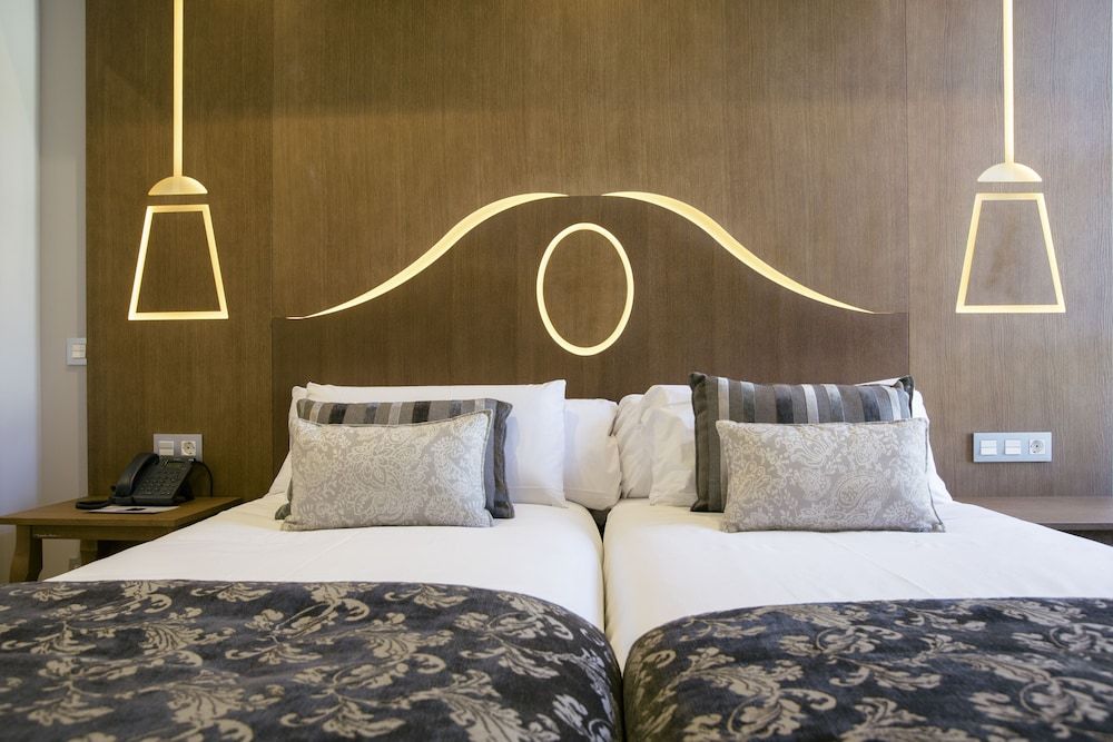 Legazpi Doce Rooms & Suites Exterior Balcony double or twin room 11