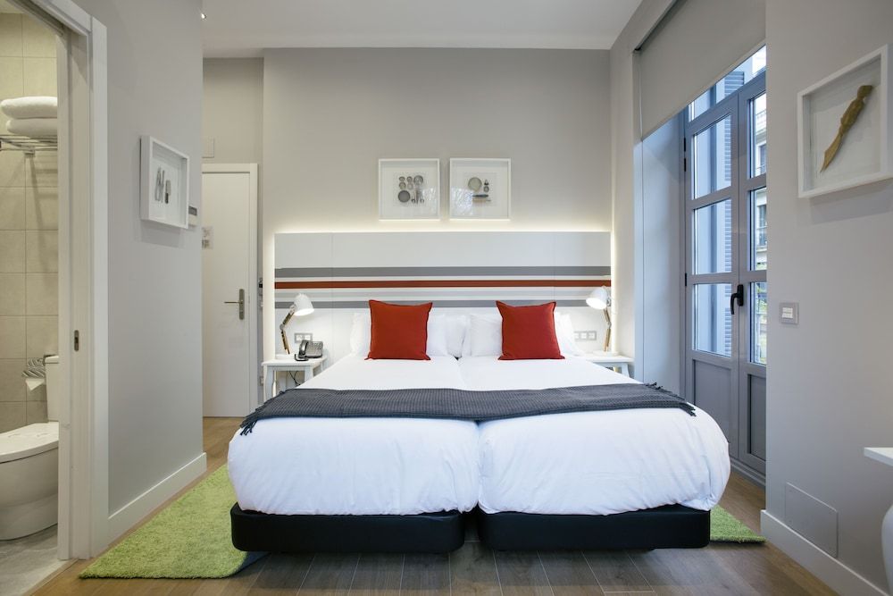 Legazpi Doce Rooms & Suites Exterior Balcony double or twin room 4