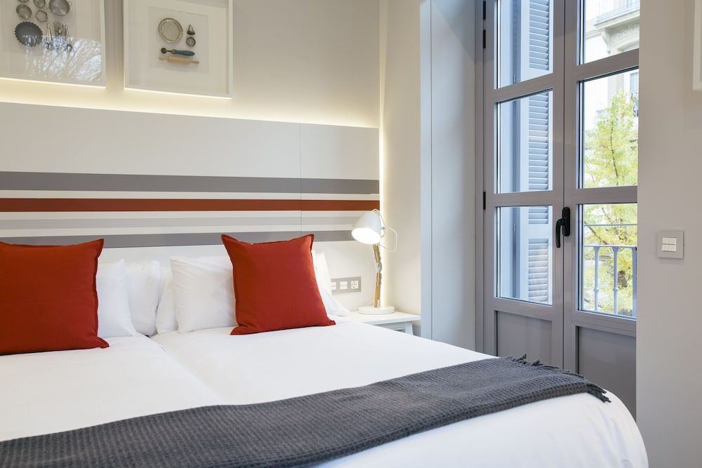 Legazpi Doce Rooms & Suites Exterior Balcony double or twin room 6