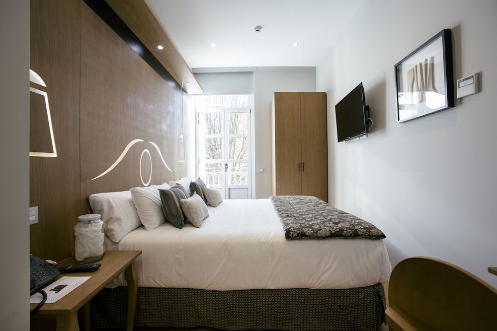 Legazpi Doce Rooms & Suites Exterior Balcony double or twin room 9