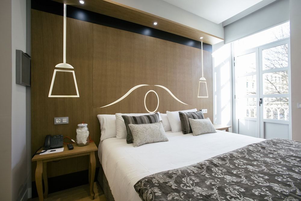 Legazpi Doce Rooms & Suites Exterior Balcony double or twin room