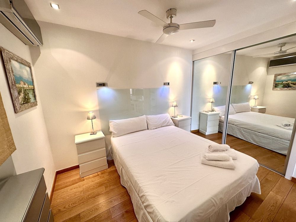 Junior Suite, 1 Queen Bed with Sofa bed, Terrace, City View
