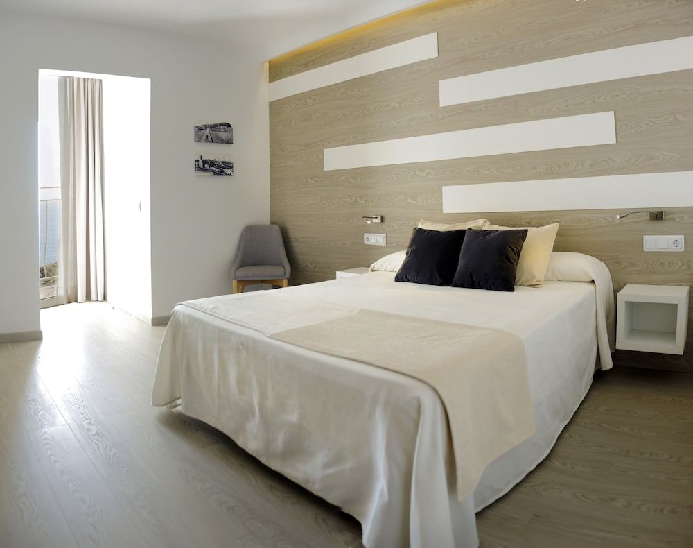 Premium Triple Room, Sea View (2 adults and 1 child)