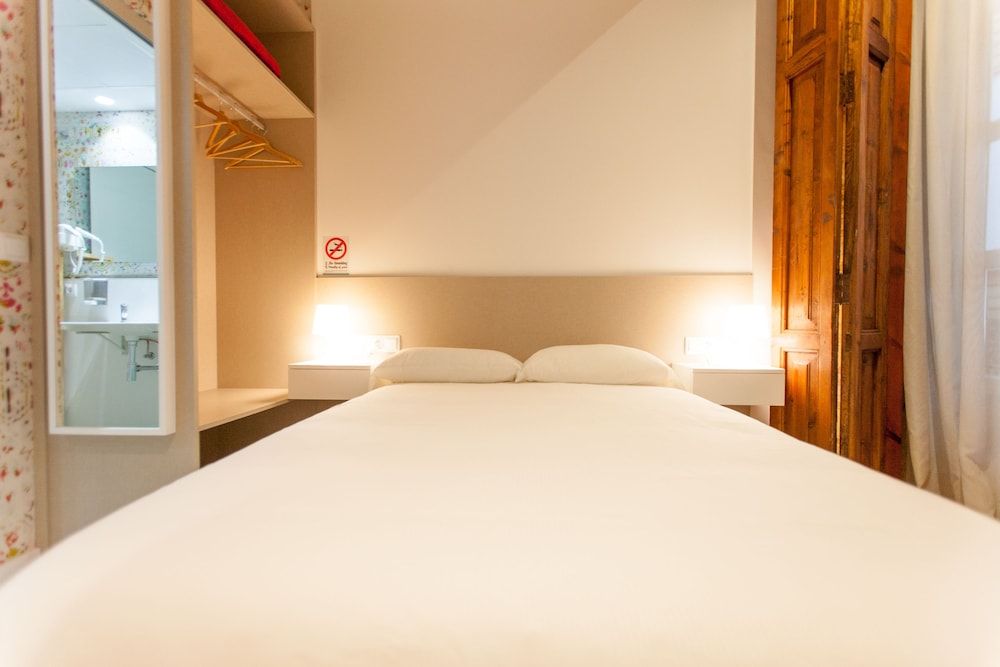 Host & Home Double Room (201)