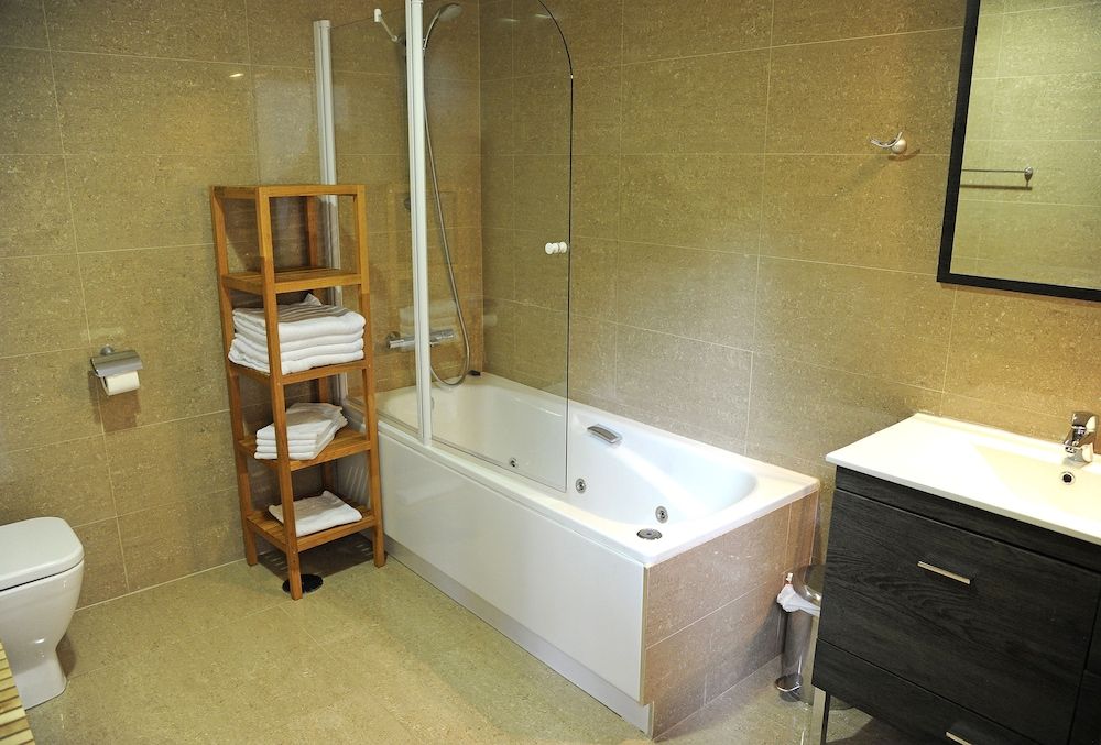 Mola! Suites Economy Apartment, 1 Bedroom 3