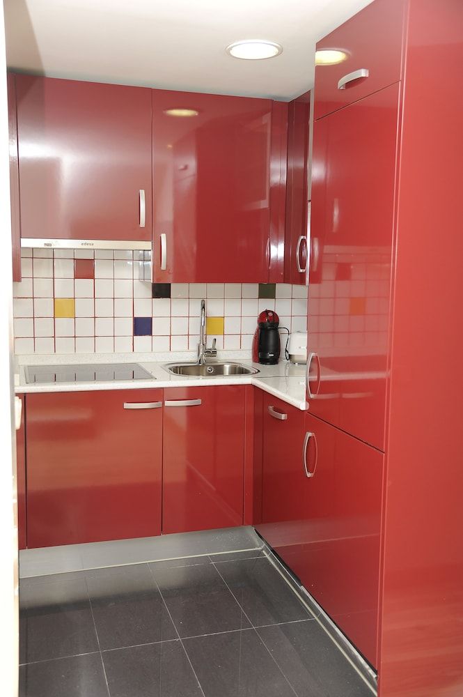 undefined Mola! Suites 8