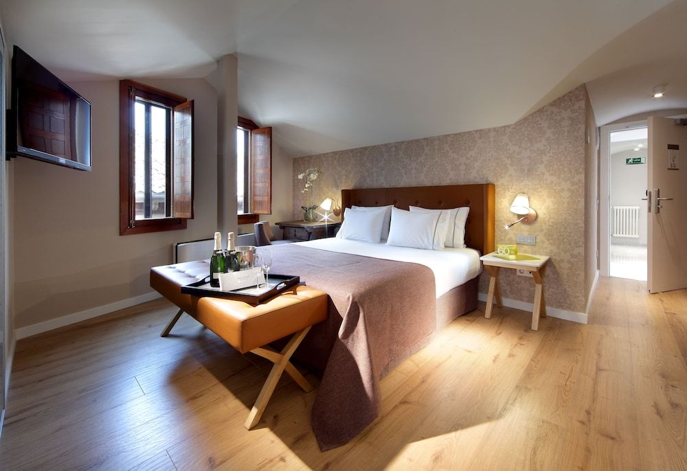 Exe Casa de Los Linajes