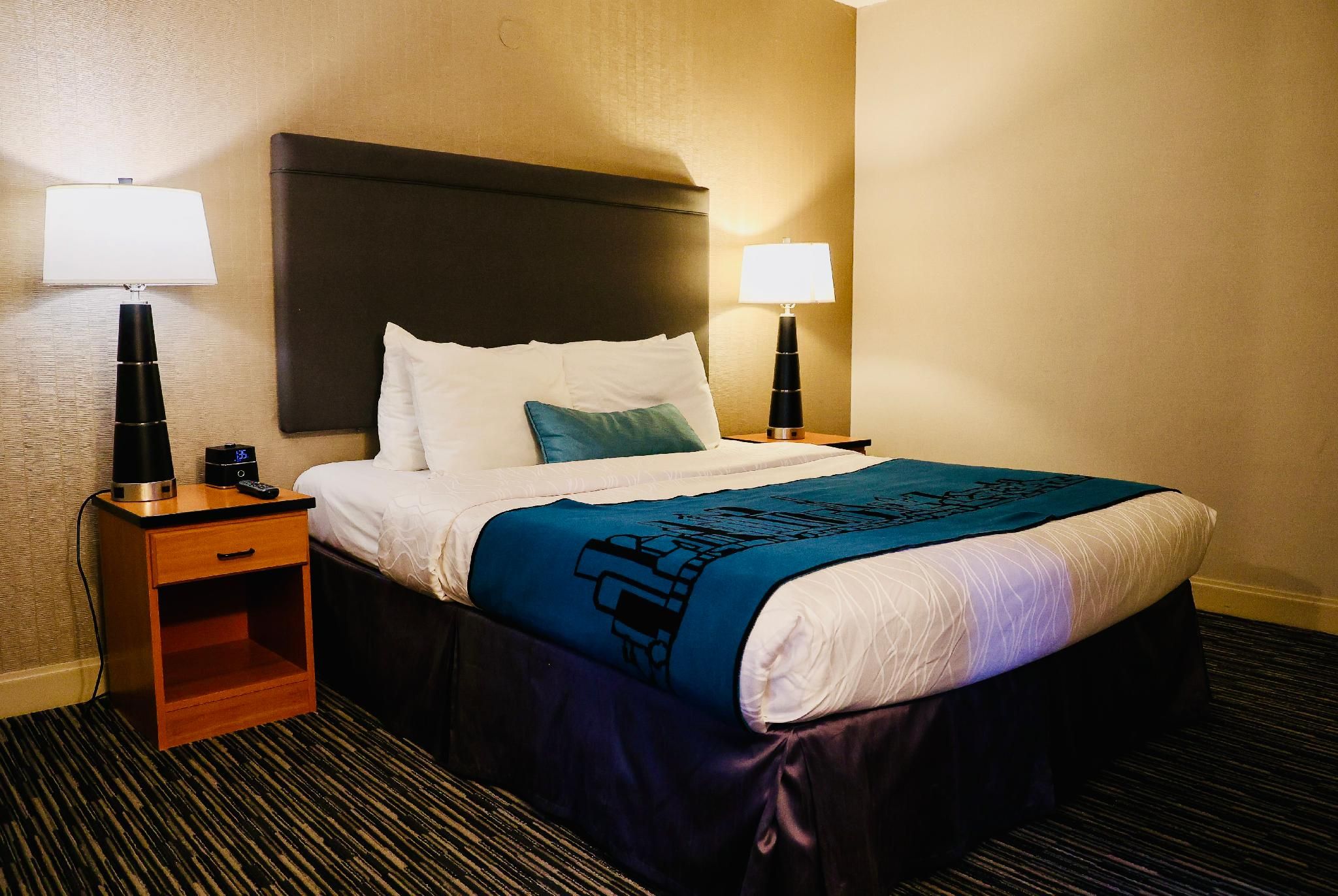 Executive Suite Queen Bed