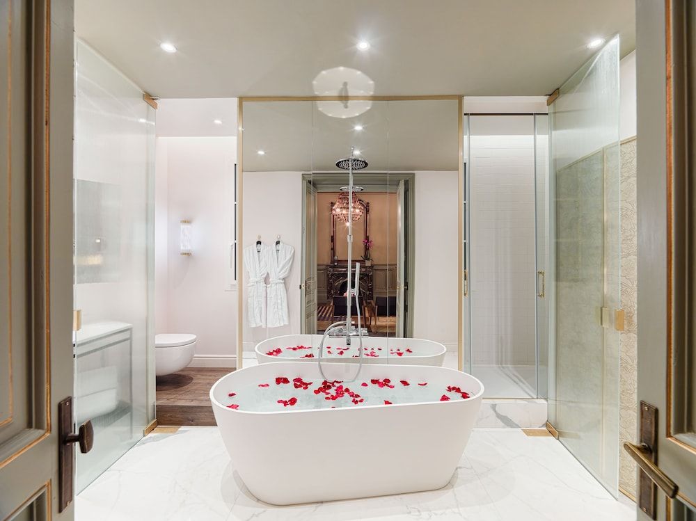 Deep Soaking Bathtub