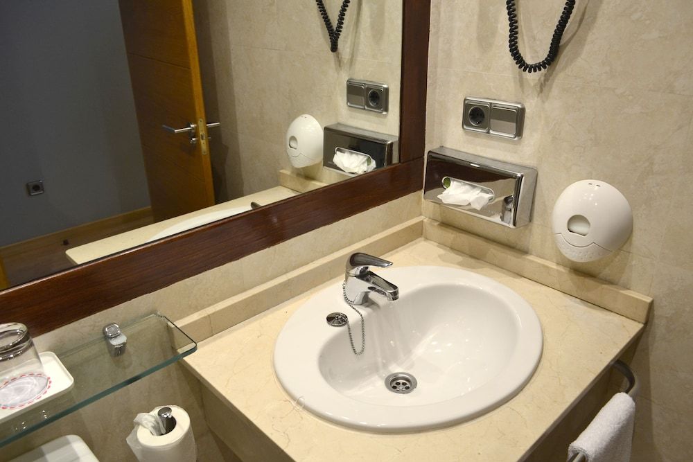 Hotel Alda Palacio Valdés Economy Double or Twin Room 4