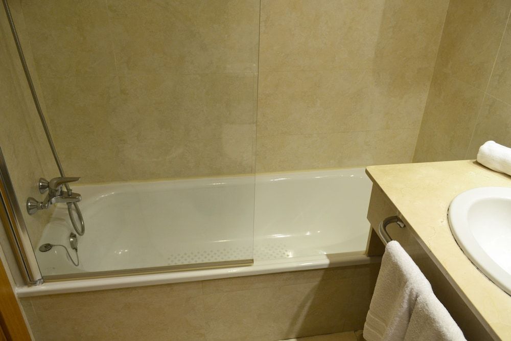 Hotel Alda Palacio Valdés Standard Double or Twin Room 6