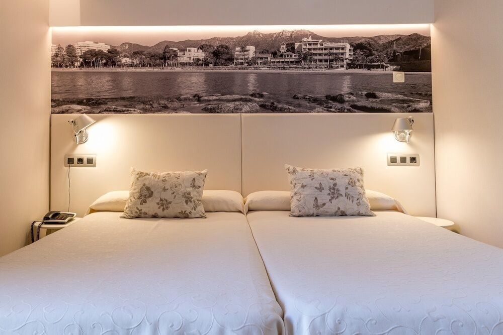 Hotel Voramar Benicassim Family Room with terrace and balcony, Partial Ocean View 2