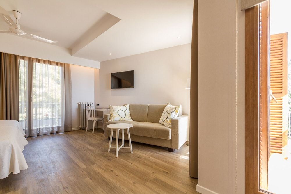 Hotel Voramar Benicassim Family Room with terrace and balcony, Partial Ocean View 5