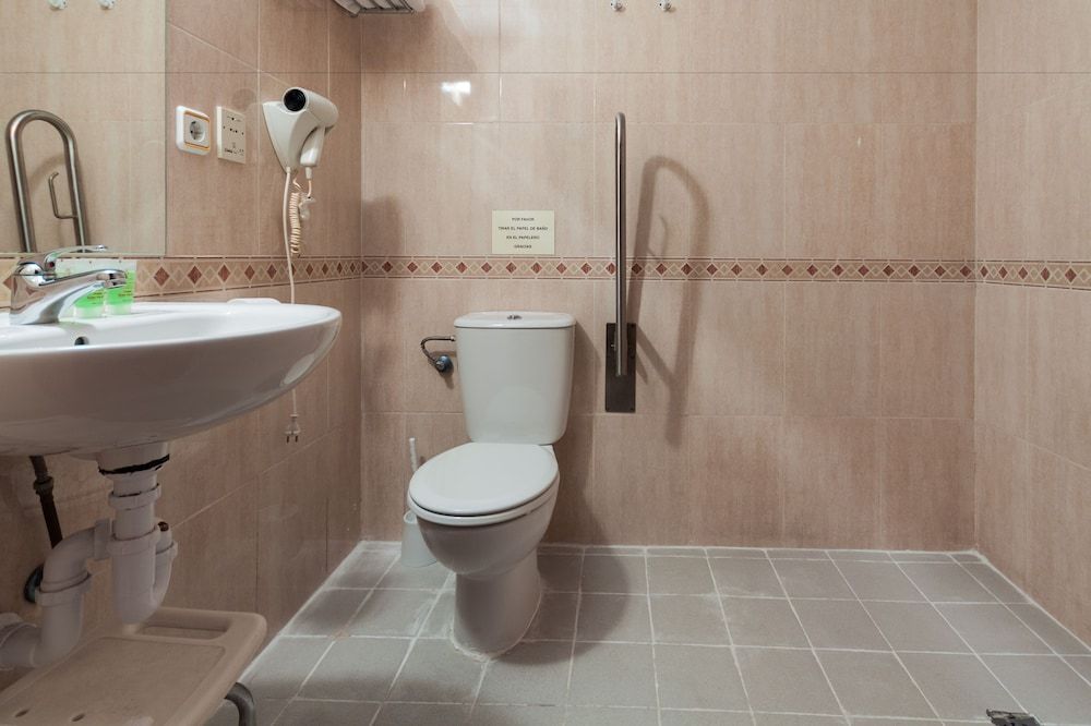 Hostal Josefina Twin Room, City View 8