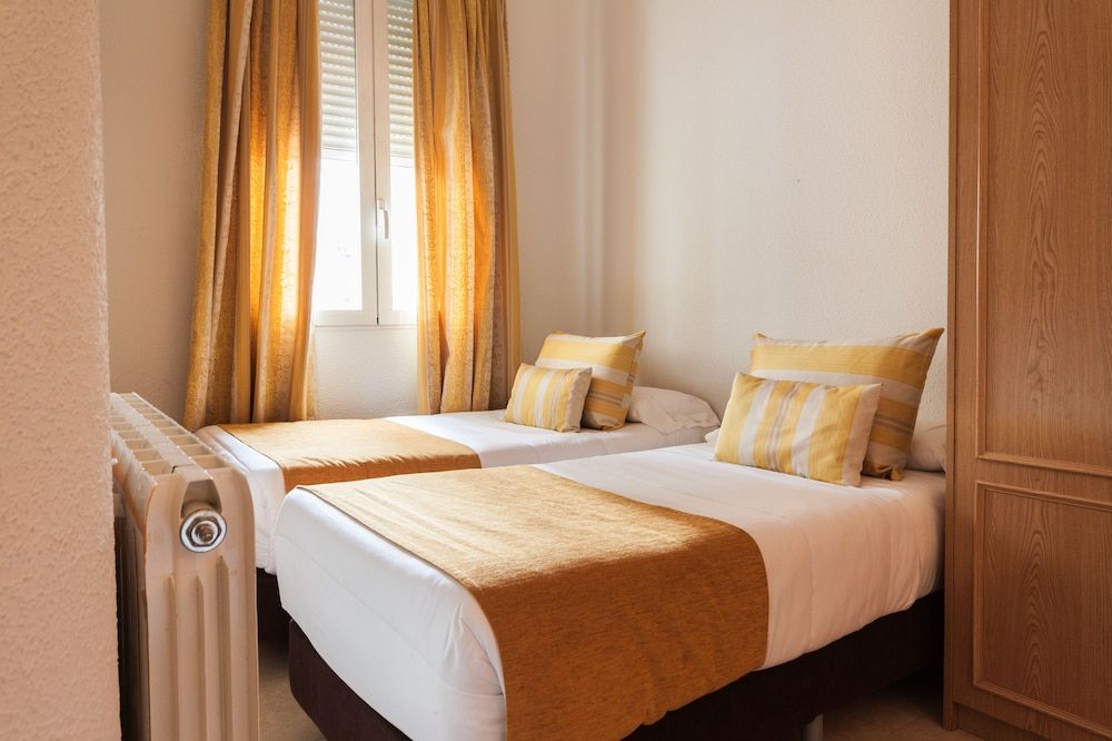 Hostal Josefina Twin Room, City View