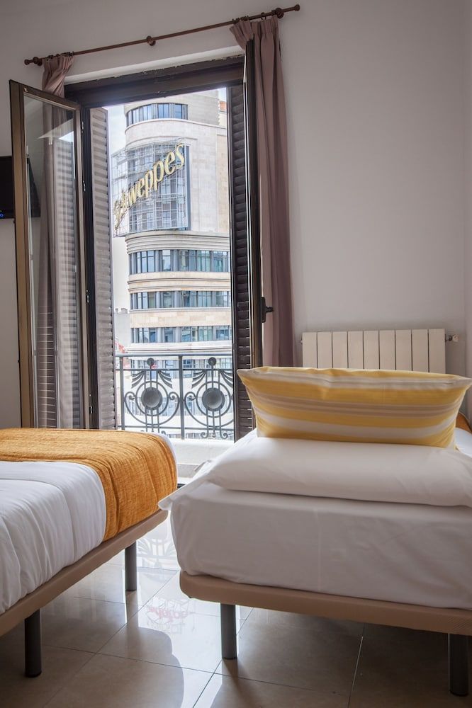 Hostal Josefina Twin Room, City View 7