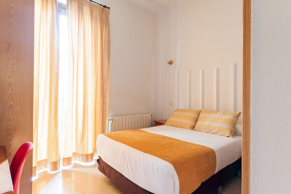 Hostal Josefina Basic Double Room, Private Bathroom (dbm) 6