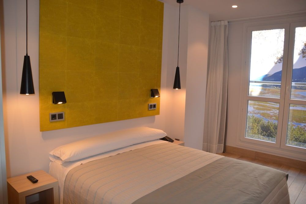 Hotel Bilbao Plaza Double or Twin Room 5