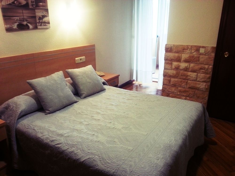 Hostal Avenida Double Room 3