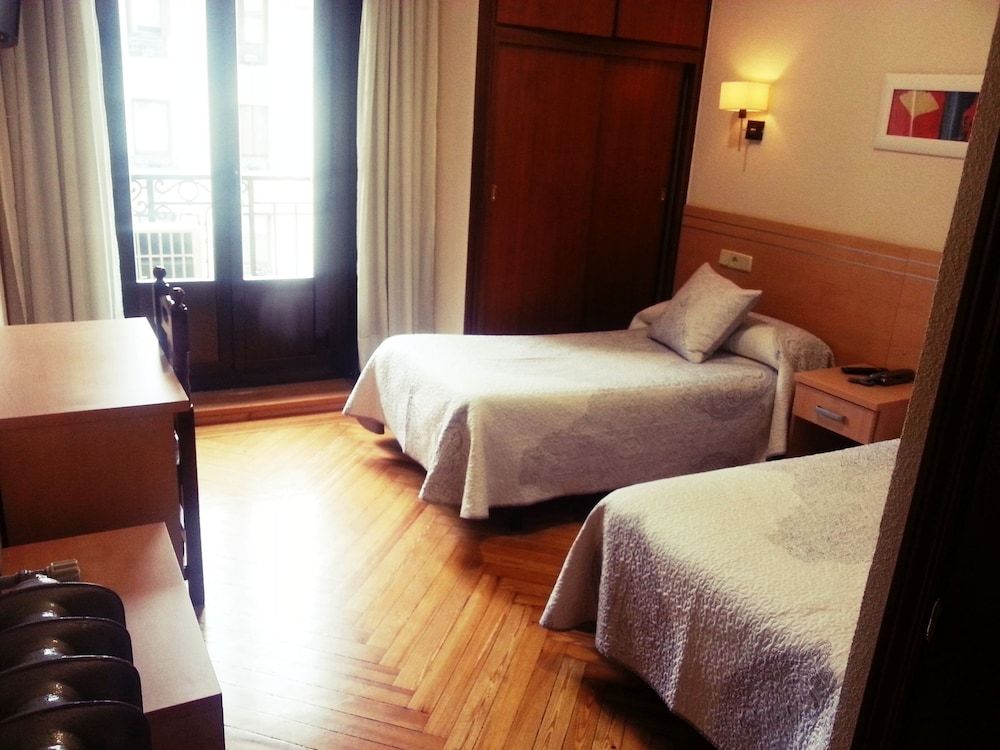 Hostal Avenida Standard Room, 2 Twin Beds
