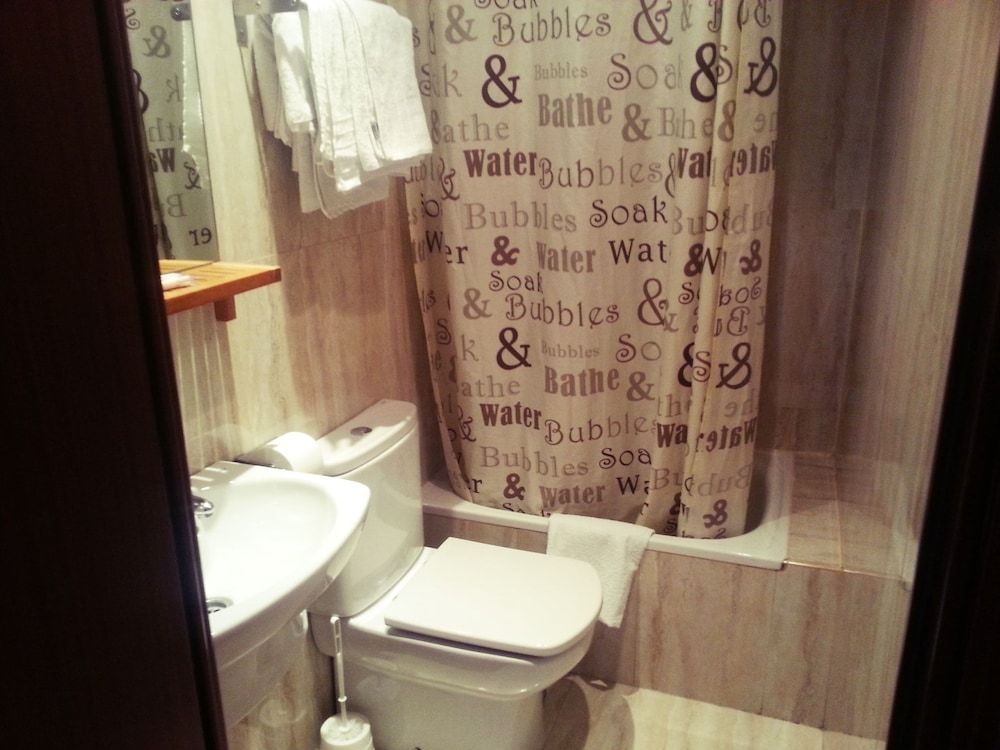 Hostal Avenida Single Room 8