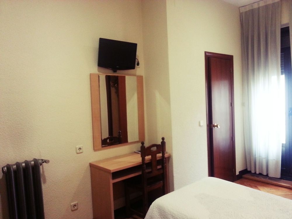 undefined Hostal Avenida 9