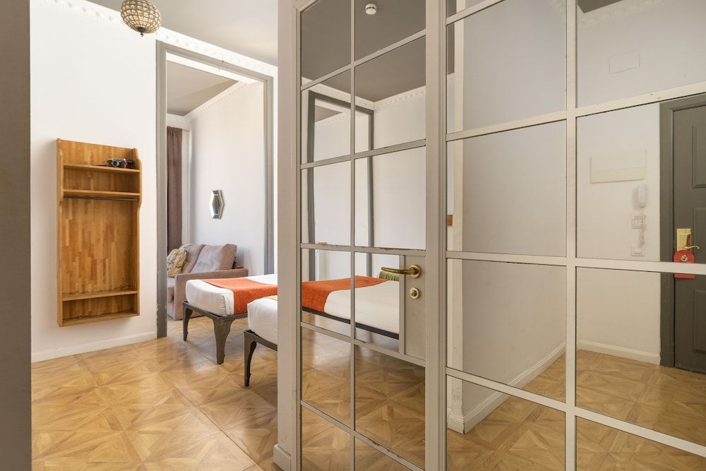 Casa Gracia Barcelona - Hostel Standard Quadruple Room 8