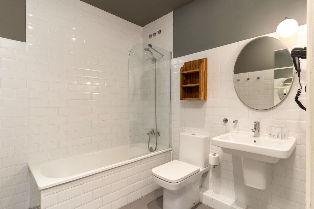 Casa Gracia Barcelona - Hostel Standard Quadruple Room 4