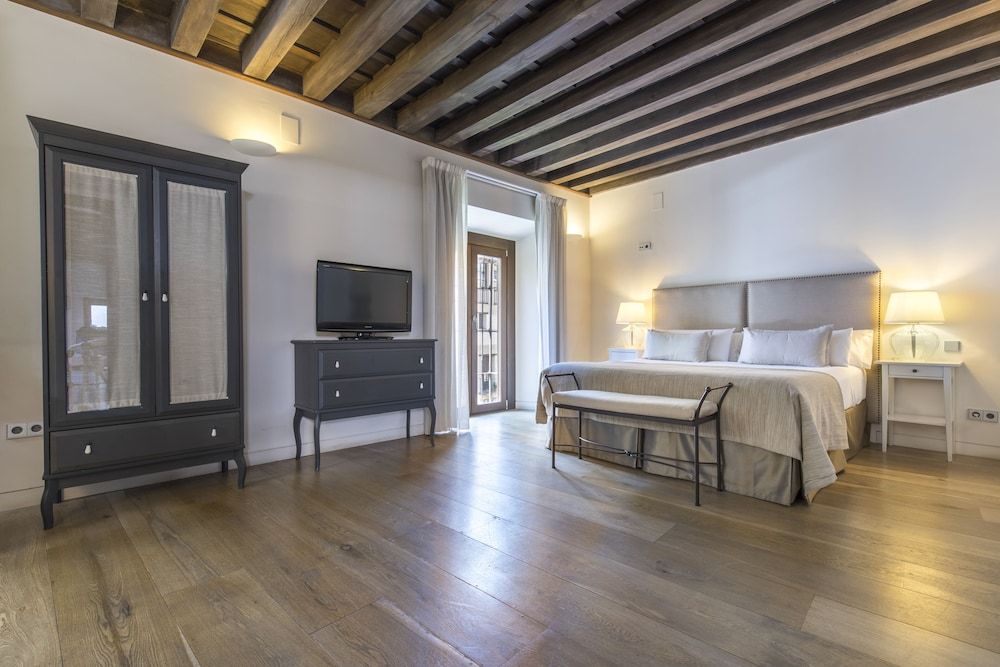 Superior Double Room (Alhambra View)