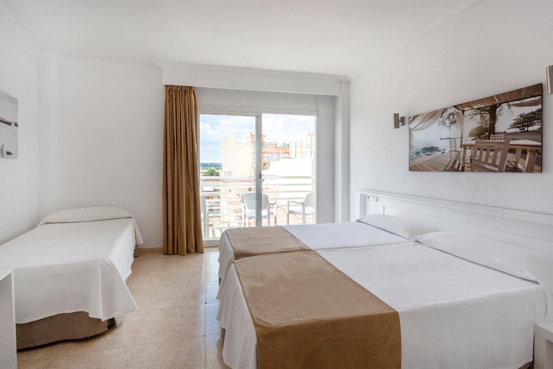 Triple Room